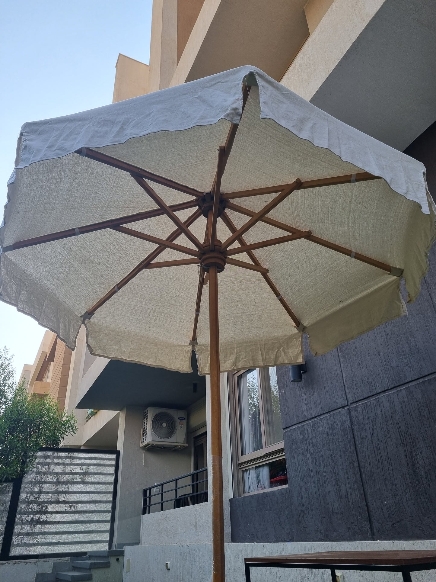 Garden Umbrella - Dakk Fabric - Base Included