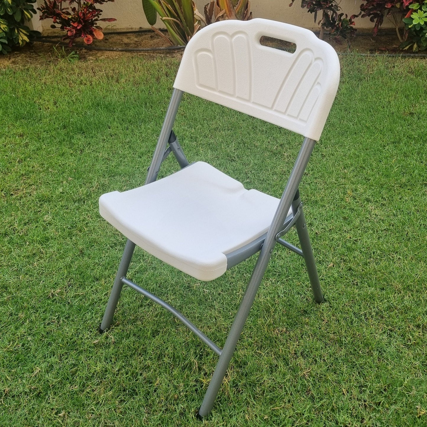 Round Table Bundle (Table 180 + 8 Chairs)