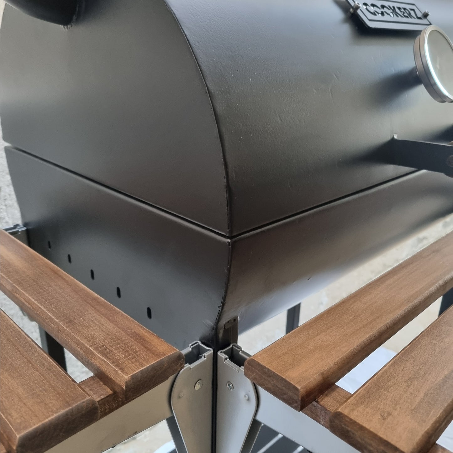 COOKERZ - Classic Charcoal Grill